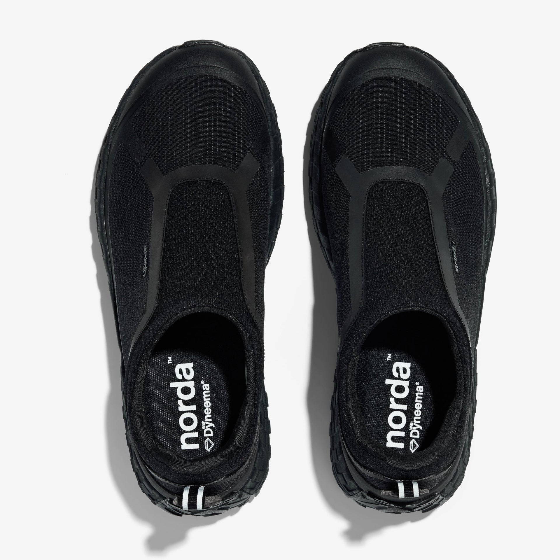 Women's Trail Approach Shoes in Pitch Black 003 - norda run