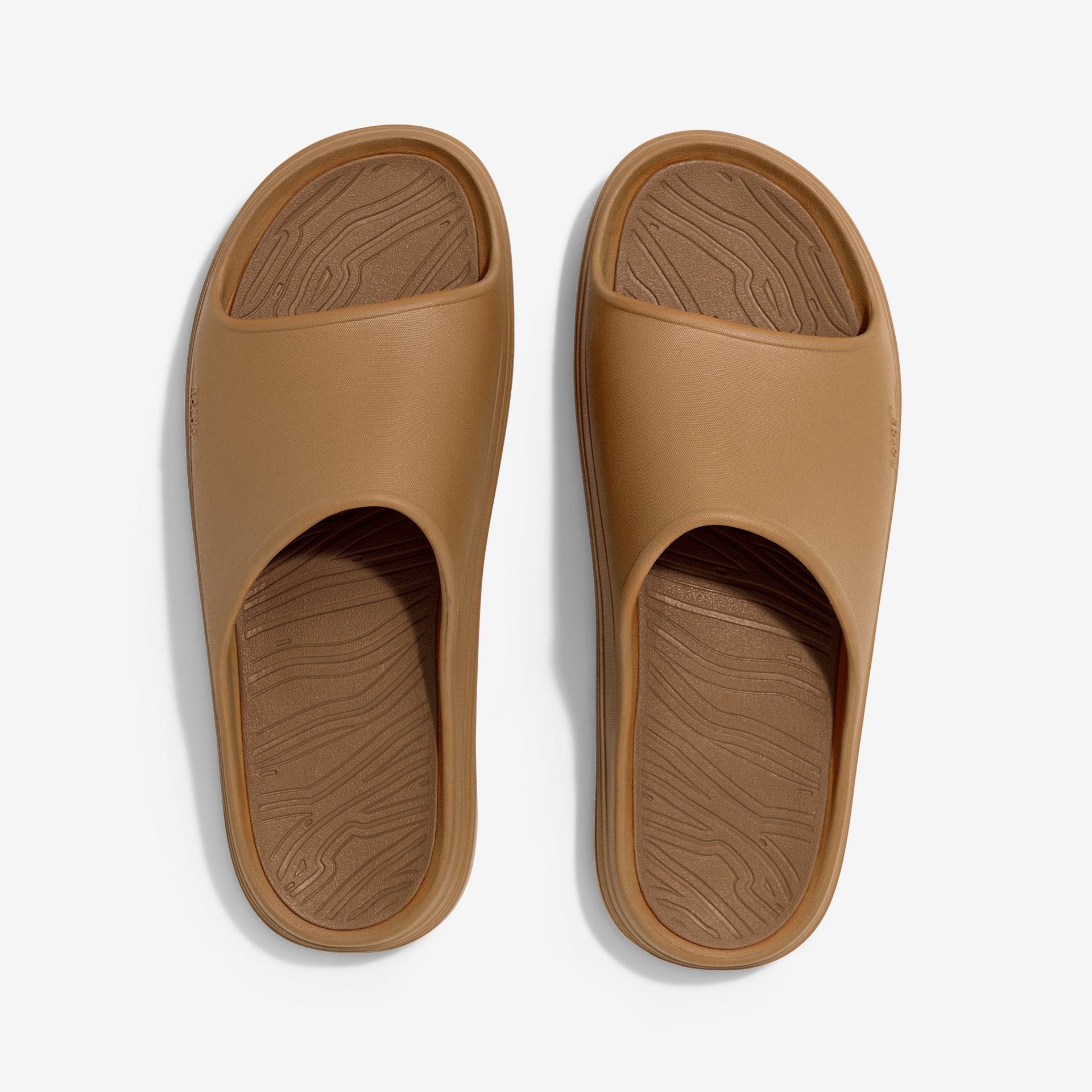 The norda™ 008 recovery slide supports your feet post-run with arch support, soft foam, and a grippy Vibram® ECOSTEP sole.