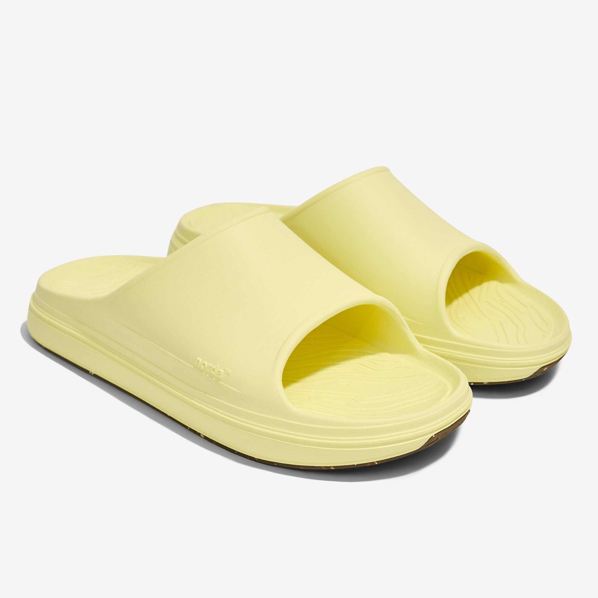 The norda™ 008 recovery slide supports your feet post-run with arch support, soft foam, and a grippy Vibram® ECOSTEP sole.
