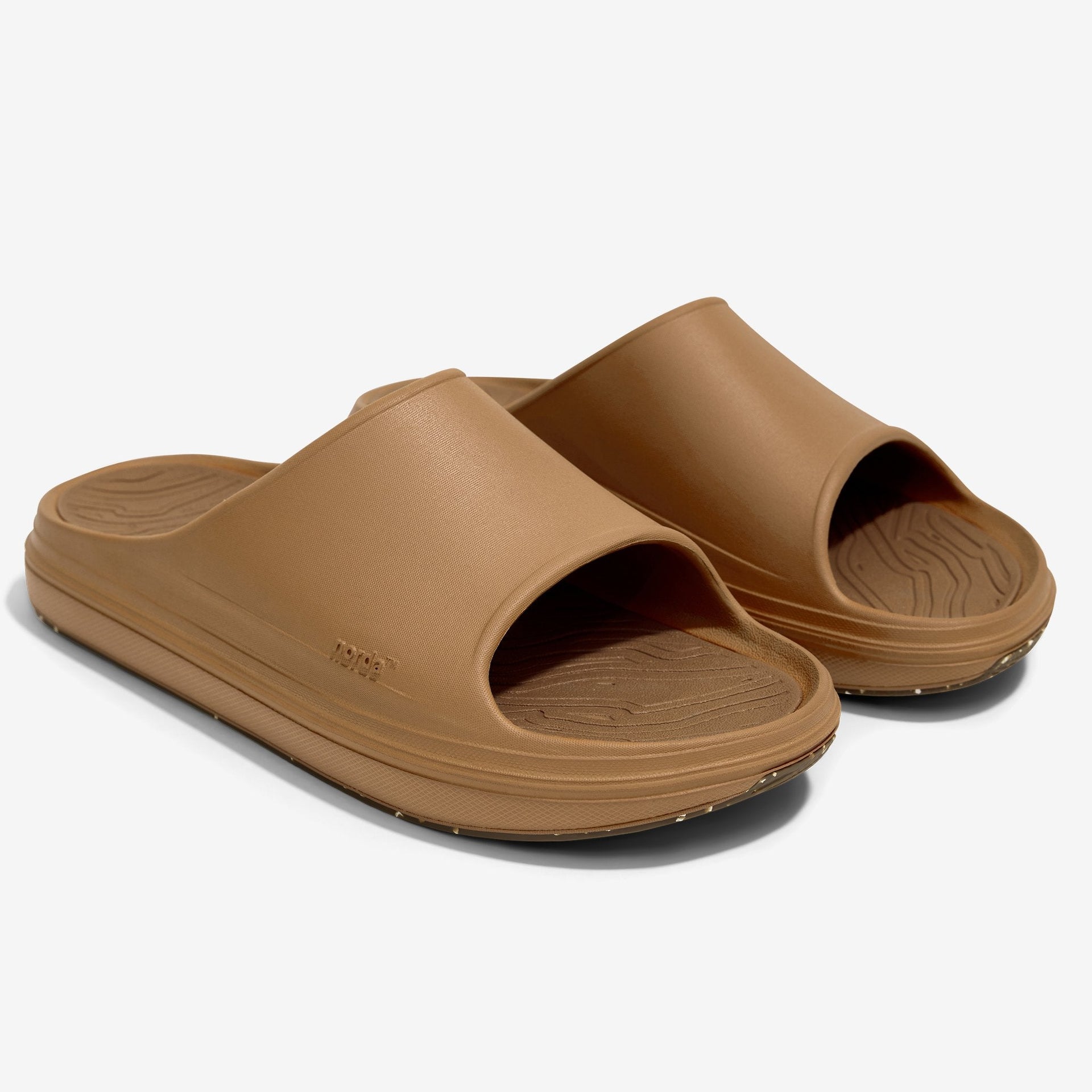 The norda™ 008 recovery slide supports your feet post-run with arch support, soft foam, and a grippy Vibram® ECOSTEP sole.